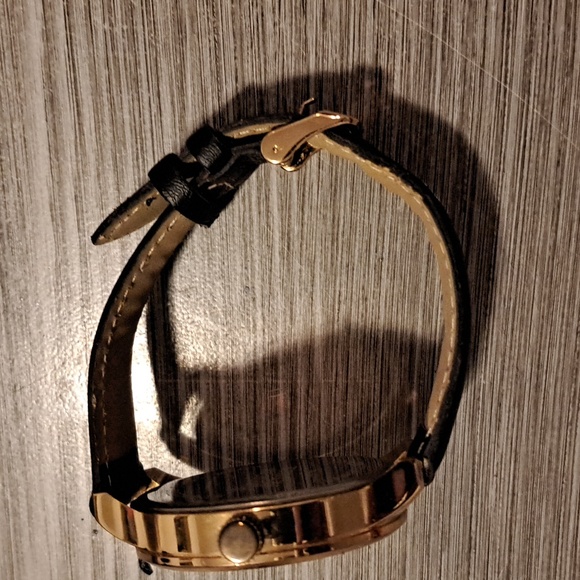 Watch - Picture 2 of 4